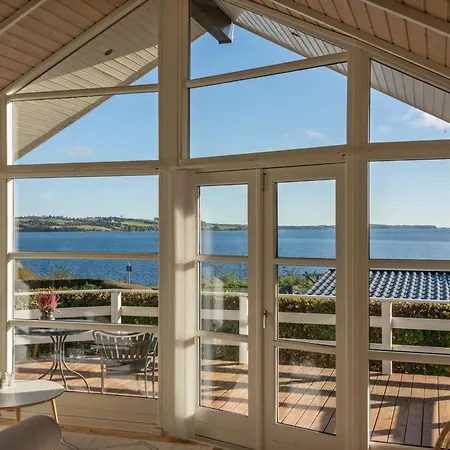 Nica - 100m From The Sea By Interhome