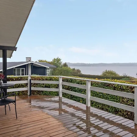 Nica - 100m From The Sea By Interhome