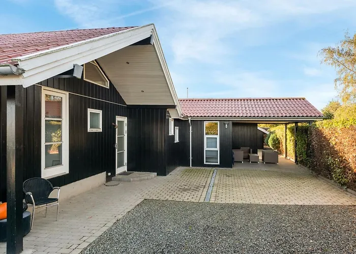 Nica - 100m From The Sea By Interhome