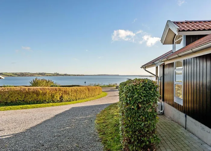 Prázdninový dům Nica - 100m From The Sea By Interhome