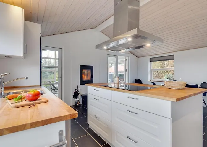 Nica - 100m From The Sea By Interhome *